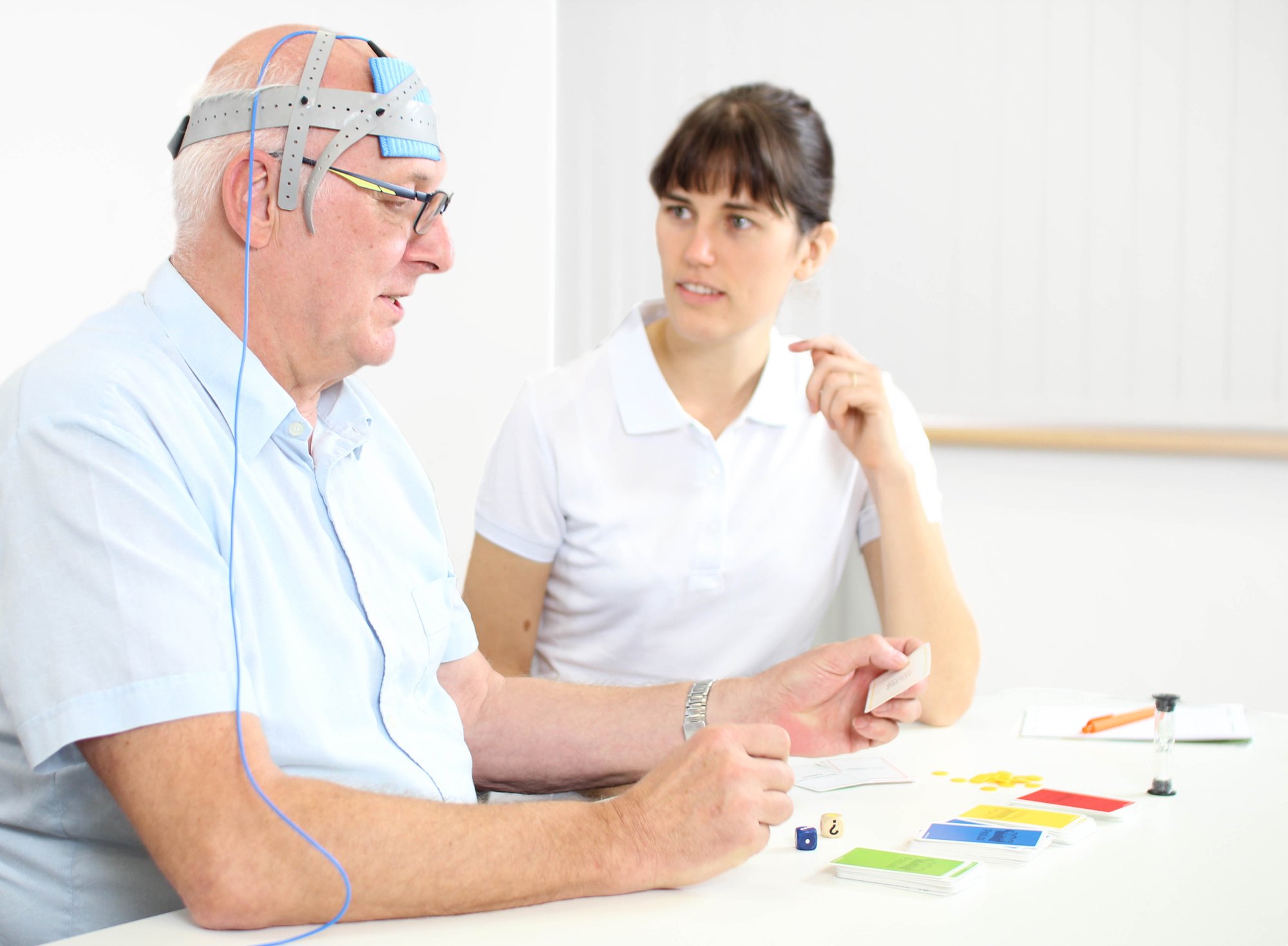 Mann-bei-tDCS-Therapie