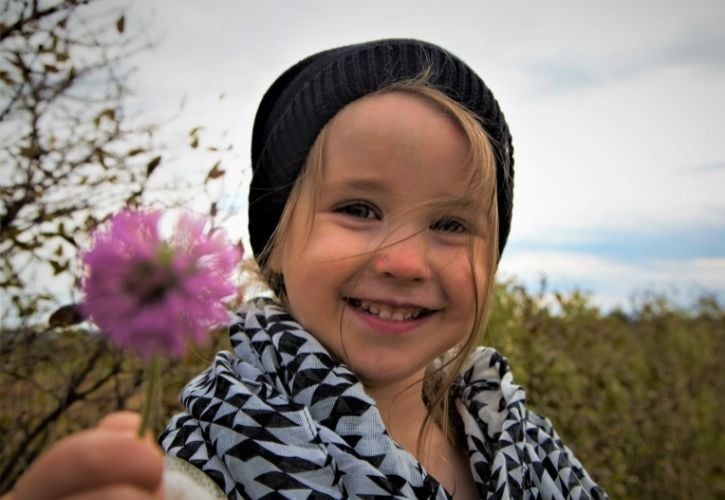 ls_girl-with-flower