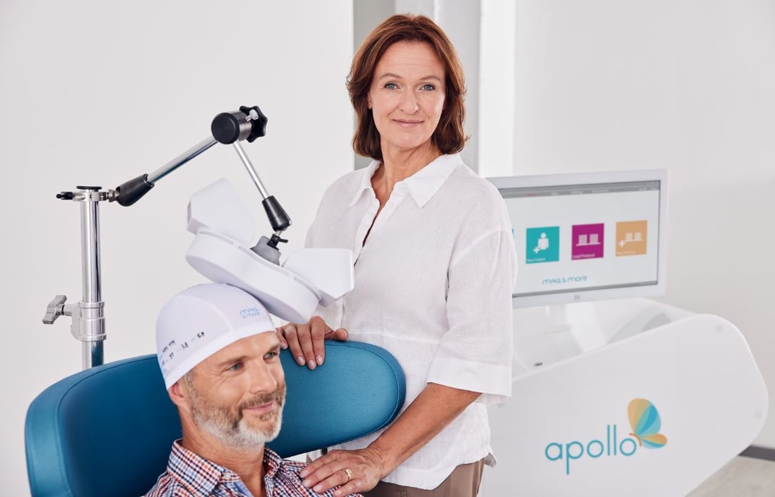 apollo-tms-therapy-patient-and-clinician