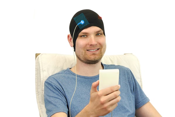 tDCS-Mann-mit-Haube verfremdet