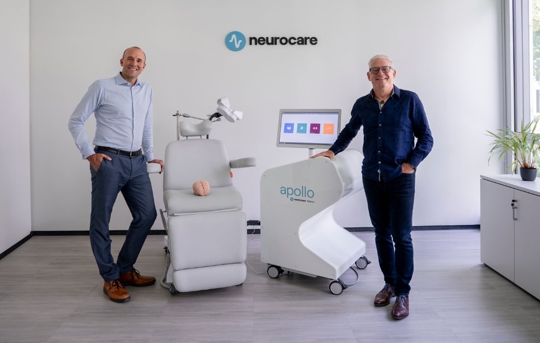 tom-kevin-neurocare-apollo-in-showroom (1)