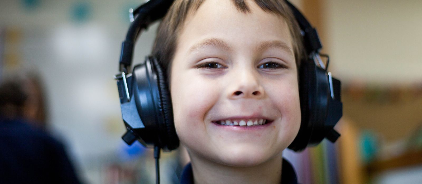 boy-auditory-training-program-headphones_hd