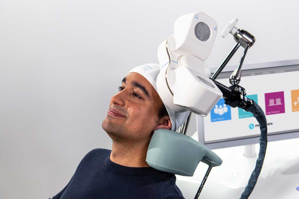 neurocare-TMS2804_Patient_Apollo_TMS-Coil