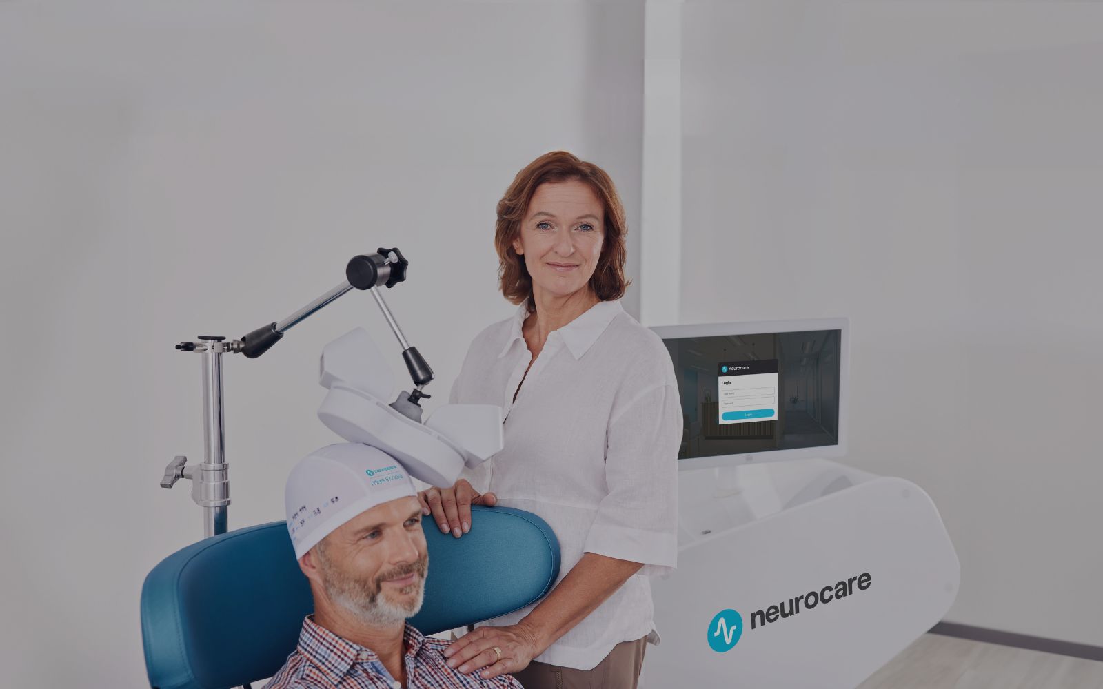 neurocare-clinician-helping-tms-patient-with-apollo-tms-therapy-system_hm (3)