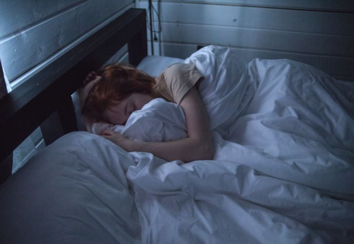 woman-sleeping-in-bed